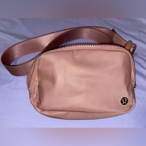 Lululemon everywhere belt bag